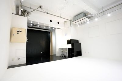 白ホリ側からの視点です - STUDIO 4696（シロクロ）川崎店｜レンタル撮影スタジオ STUDIO 4696（シロクロ）｜川崎店の室内の写真