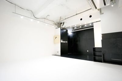 ◎白ホリと黒ホリが隣接しています。 - STUDIO 4696（シロクロ）川崎店｜レンタル撮影スタジオ STUDIO 4696（シロクロ）｜川崎店の室内の写真