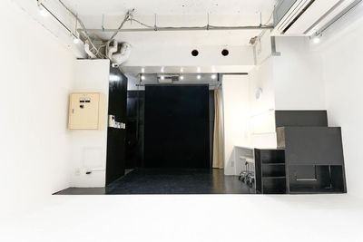 ◎6mの引きしろ
白ホリの壁からの視点です。黒布でのポートレート撮影が可能です。 - STUDIO 4696（シロクロ）川崎店｜レンタル撮影スタジオ STUDIO 4696（シロクロ）｜川崎店の室内の写真