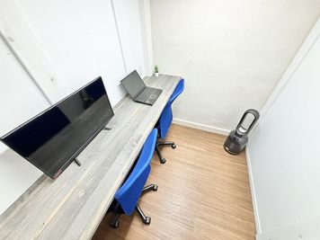 お一人でもお二人でも同じご料金でご利用可能です。 - WorkWork　 完全個室ブースGの室内の写真