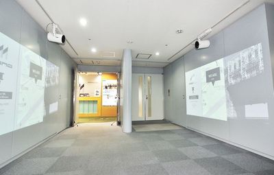 Asia startup Office MONO 会議室Collaborationの入口の写真