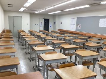 【英進館藤崎校レンタルスペース】 12番教室の室内の写真