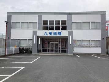【英進館那珂川校レンタルスペース】 204教室の入口の写真