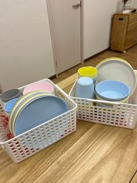 軽く子どもでも安心して使用できる食器やコップがあります。自由にご利用いただけます。※使用後は必ず洗ったうえでお戻しください。点数に限りがございます。 - Forest room 池袋の設備の写真