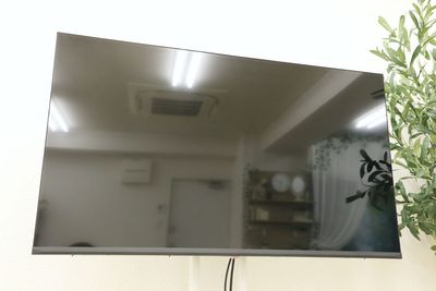 42インチのテレビでDVDやBlu-ray鑑賞もできます♪ - Forest room 池袋の設備の写真