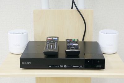 Bluetoothスピーカーもあるので迫力のある音声もお楽しみいただけます♪ - Forest room 池袋の設備の写真