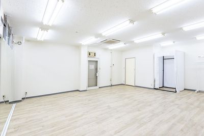 着替えスペース - studioLivet Studio Livet 東京 茅場町の室内の写真