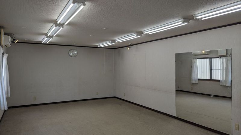 下は絨毯です - 松井楽器店　キャロットルーム 多目的スペース 　松井楽器店　キャロットの室内の写真
