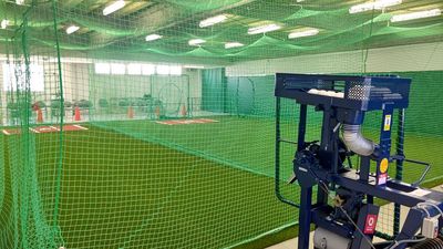 ダンス&ベースボール練習場レンタルスペース バッティングマシーン（ハイスペック軟硬式対応）室内練習場の室内の写真