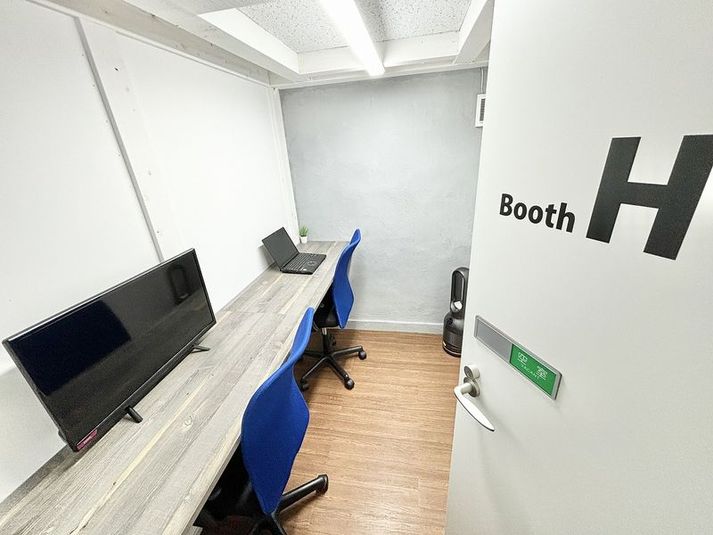 オンライン会議も打合せにもピッタリな完全個室です。 - WorkWork　 完全個室ブースHの室内の写真