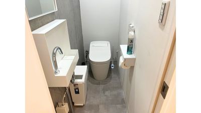 温水洗浄便座付きのトイレ完備になります。 - FEEEP 飯田橋店 FEEEP飯田橋店｜1名用個室の設備の写真