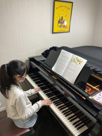 グランドピアノ
ヤマハC3 - aya music school annex グランドピアノ１台 武蔵小杉の室内の写真