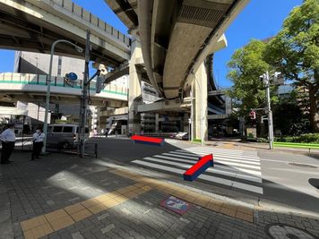 道順3：さらに大きな通りの信号を渡ります - feelche（フィルチェ）スタジオ水天宮 【水天宮前駅2分】1～5名少人数で気軽に使えるダンススタジオ♫の入口の写真