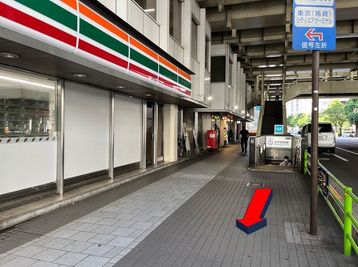 道順1：水天宮前駅A2出口から地上へ - feelche（フィルチェ）スタジオ水天宮 【水天宮前駅2分】1～5名少人数で気軽に使えるダンススタジオ♫の入口の写真