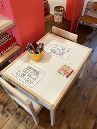 かわいい塗り絵を準備しておきます。 - プレイハウスインハヤマ　キッズアンドカフェ キッズスペース併設のレンタルスペースの設備の写真