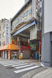 アーケード内のビルなので、地下鉄天神橋筋六丁目駅、JR天満駅から雨に濡れずに行けます♪ - Moff room（天神橋筋六丁目店） 🧸Moff room《天神橋筋六丁目店》🧸の外観の写真