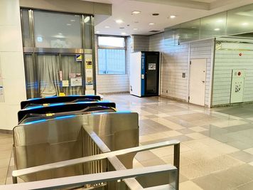 テレキューブ 西武鉄道 本川越駅2F 改札外  226-01の室内の写真