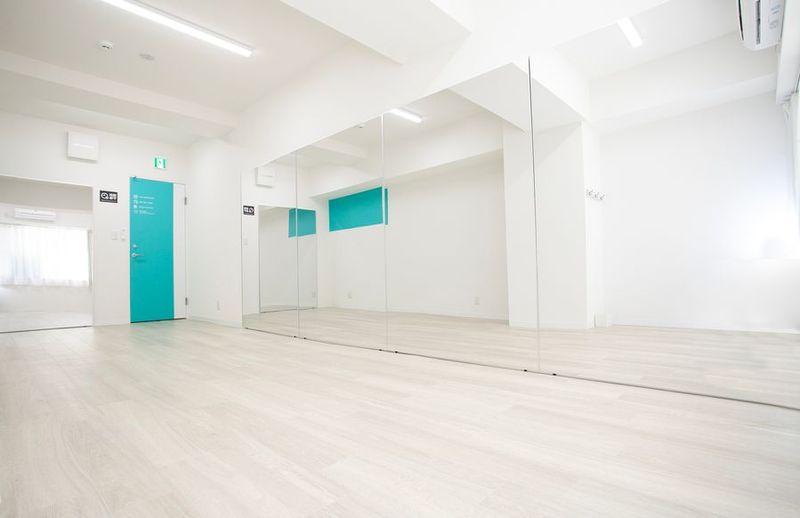 明るく開放的なスタジオ - Audrey Dance  Studio Audrey Dance Studio 2ndの室内の写真