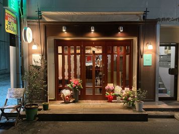 一階飲食店の入口横からお入り下さい - レンタルスペースnicai 飲食店が運営するキッチン付きレンタルスペースの外観の写真