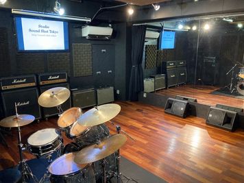 完全防音だから大音量も気にせずOK♪ - サウンドショット武蔵関店 Aスタジオの室内の写真