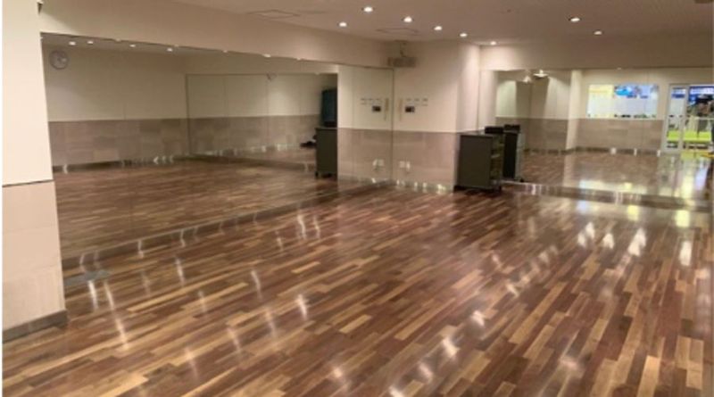 ゴールドジム聖蹟桜ヶ丘東京 床暖スタジオ（B）の室内の写真