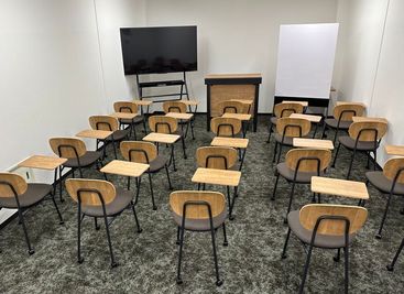 テーブル付き椅子 - フロンティア倶楽部早稲田会館 B1F：会議,研修室・セミナールームの室内の写真