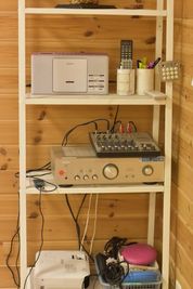 【音響】
CDラジカセ
スピーカー
ミキサー
マイク
プロジェクター - 表現スペース4 スタジオスペースの設備の写真
