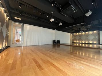 福岡本店　レンタルスタジオ　STUDIO BUZZ 6stの室内の写真