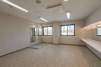 2階楽屋 - クールジャパンパーク大阪 クールジャパンパーク大阪・大ホールのステージのみの設備の写真