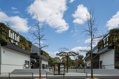 大阪城公園側から - クールジャパンパーク大阪 クールジャパンパーク大阪・大ホールのステージのみの外観の写真