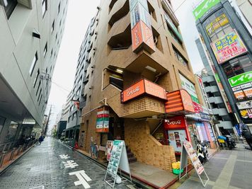 いいオフィス高円寺 【高円寺駅から徒歩1分】2名個室(個室4)の外観の写真