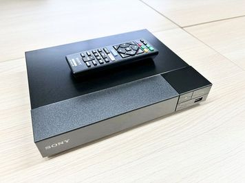 ブルーレイ＆DVDプレーヤー
メーカー：SONY
型番：BDP-S1500 - WorkWork　 会議室の室内の写真