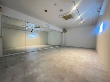 福岡本店　レンタルスタジオ　STUDIO BUZZ 12stの室内の写真