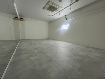 福岡本店　レンタルスタジオ　STUDIO BUZZ 12stの室内の写真