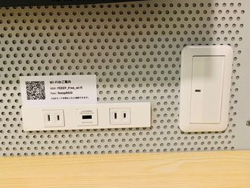 wifi情報は各座席に貼っております。 - FEEEP銀座店 FEEEP銀座店｜1名用個室の設備の写真