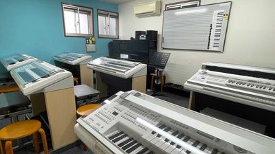 ２０２１年リニューアルのヤマハ音楽教室！アップライトピアノとエレクトーンが弾けるお部屋です♪ - スガナミ楽器成瀬台センター