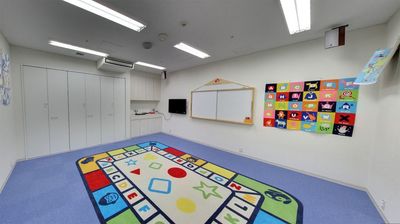 アメリア町田根岸ショッピングセンター内にある、防音完備のお部屋レンタルです。管楽器・弦楽器の持ち込み、歌の練習に最適。 - スガナミ楽器町田根岸センター