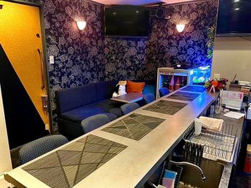 おばんざいBAR はなれイベントスペース名古屋栄4丁目 カラオケ付き🎤スナック風の古風なBAR🍾 栄駅徒歩10分🚶の室内の写真