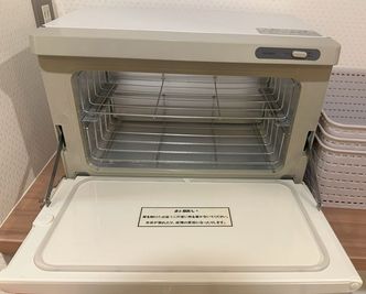 無料備品。キャビネット。 - レンタルサロンHANA高円寺店 広々として６台ベッドが使用可能なレンタルサロン！研修に◎控室に◎の設備の写真