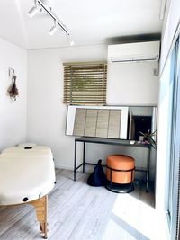 整体やエステ、ネイルなどスペースのアレンジ可。完全個室で安心・明るく清潔感あるサロンスペース - YOGA HOME STUDIO