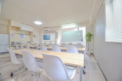 スマイリー会議室　椿町 《13名様～24名様専用》スマイリー会議室　椿町【名古屋3分】の室内の写真