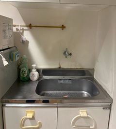 スタッフルームの水回り。 - レンタルサロンHANA高円寺店 広々として６台ベッドが使用可能なレンタルサロン！研修に◎控室に◎の室内の写真