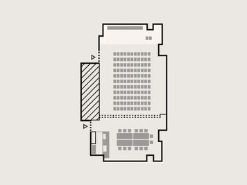 【シアター形式＋懇親会】シアター形式で利用しつつ、スタジオ部分を区切って控室やケータリングコーナーとして利用する形。シアター形式の席は99席程度用意可能です。 - Vlag yokohama Hall Vlag yokohama Hall＆Studioの室内の写真