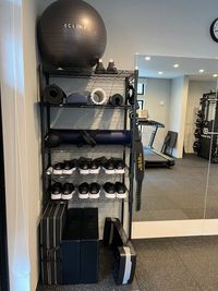 各種トレーニング用品の他にレンタルシューズも用意しております - KOSOREN GYM 2回目以降の方のみ_貸切レンタルジムの設備の写真