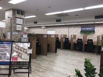 1名様用の自習・作業用スペース（通話・会話厳禁） - コインスペースくさつ平和堂店