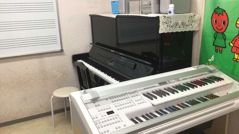 スガナミ楽器浜田山センター アップライトピアノのお部屋(スガナミ楽器浜田山センター)の室内の写真