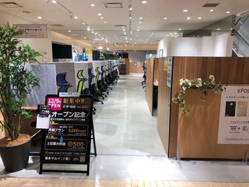 コインスペース博多マルイ店 1人用席（通話・会話OK）の入口の写真