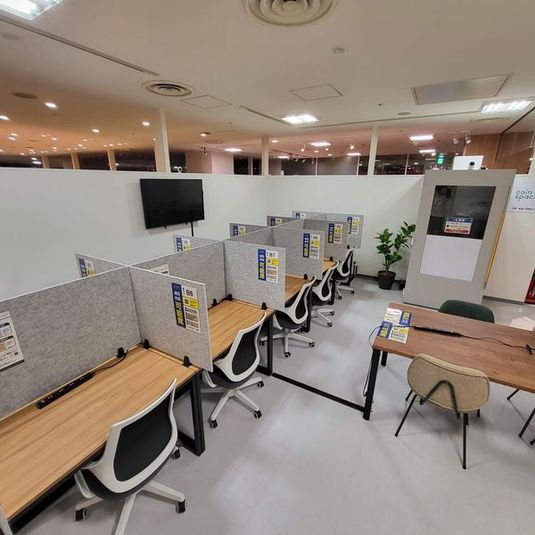 コインスペース聖蹟桜ヶ丘オーパ店 1人用席（通話・会話OK）の室内の写真