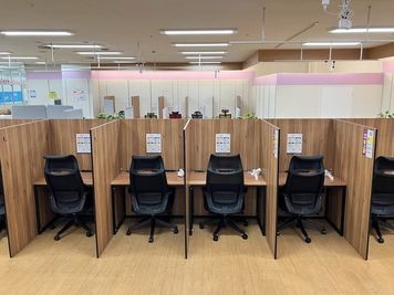 1名様用の自習・作業用スペース（通話・会話厳禁） - コインスペースイオン北浦和店