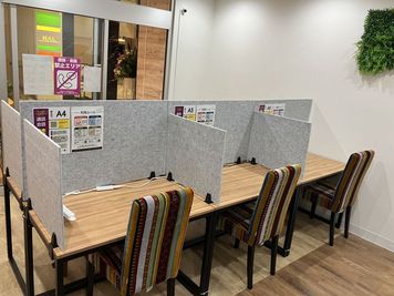 コインスペースイオンレイクタウンmori店 1人用席（通話・会話NG）の室内の写真